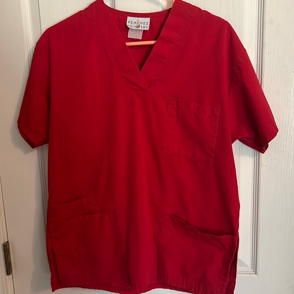 Peaches Uniforms Ted scrub top . 4 pockets. Vneck szS